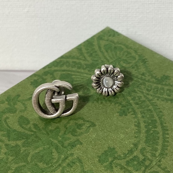 Gucci Small Silver Earrings - Picture 1 of 3